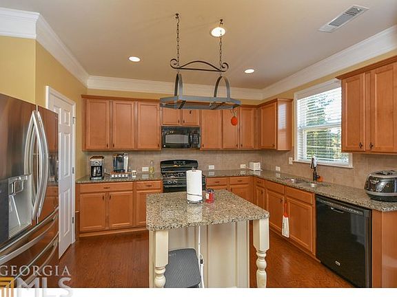 3rd image of 208 Roseman Way