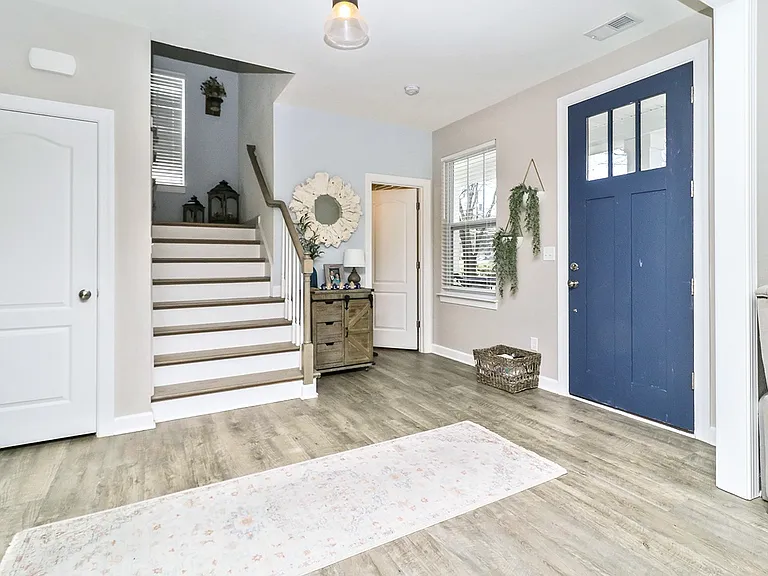 221 Wilson Dr — Photo 6