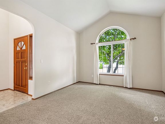 4th image of 3808 SW Cassie Drive