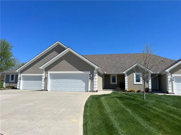 506 Marina Ct, Smithville, MO 64089