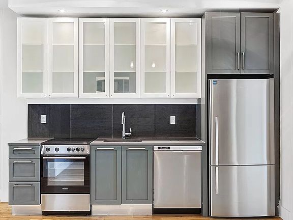 3rd image of 770 Dekalb Ave Penthouse A