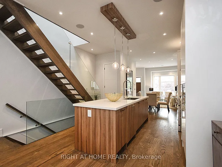 177 Ranleigh Ave — Photo 9