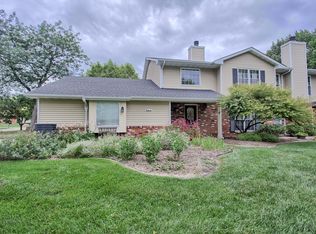 1 Ginger Lake Dr W, Glen Carbon, IL 62034