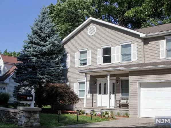 101 Chestnut St, Dumont, NJ 07628