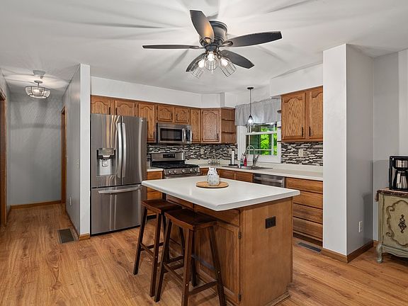 4th image of 5071 Burgundy Ct