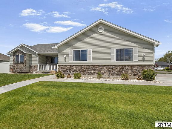 3rd image of 660 Regency Ln
