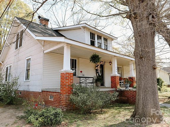 4th image of 208 Locust St