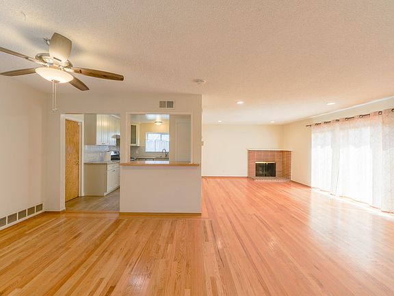4th image of 798 Live Oak Way