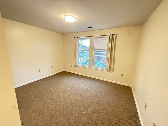 4th image of 1316 E Brady St #B
