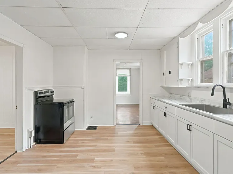 3034 Abbott St — Photo 41