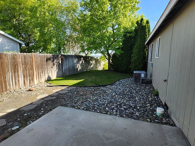 9704 Welsh Dr — Photo 12