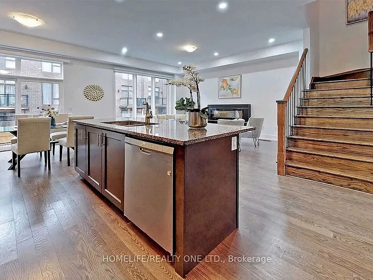 9 Cambray Rd — Photo 7