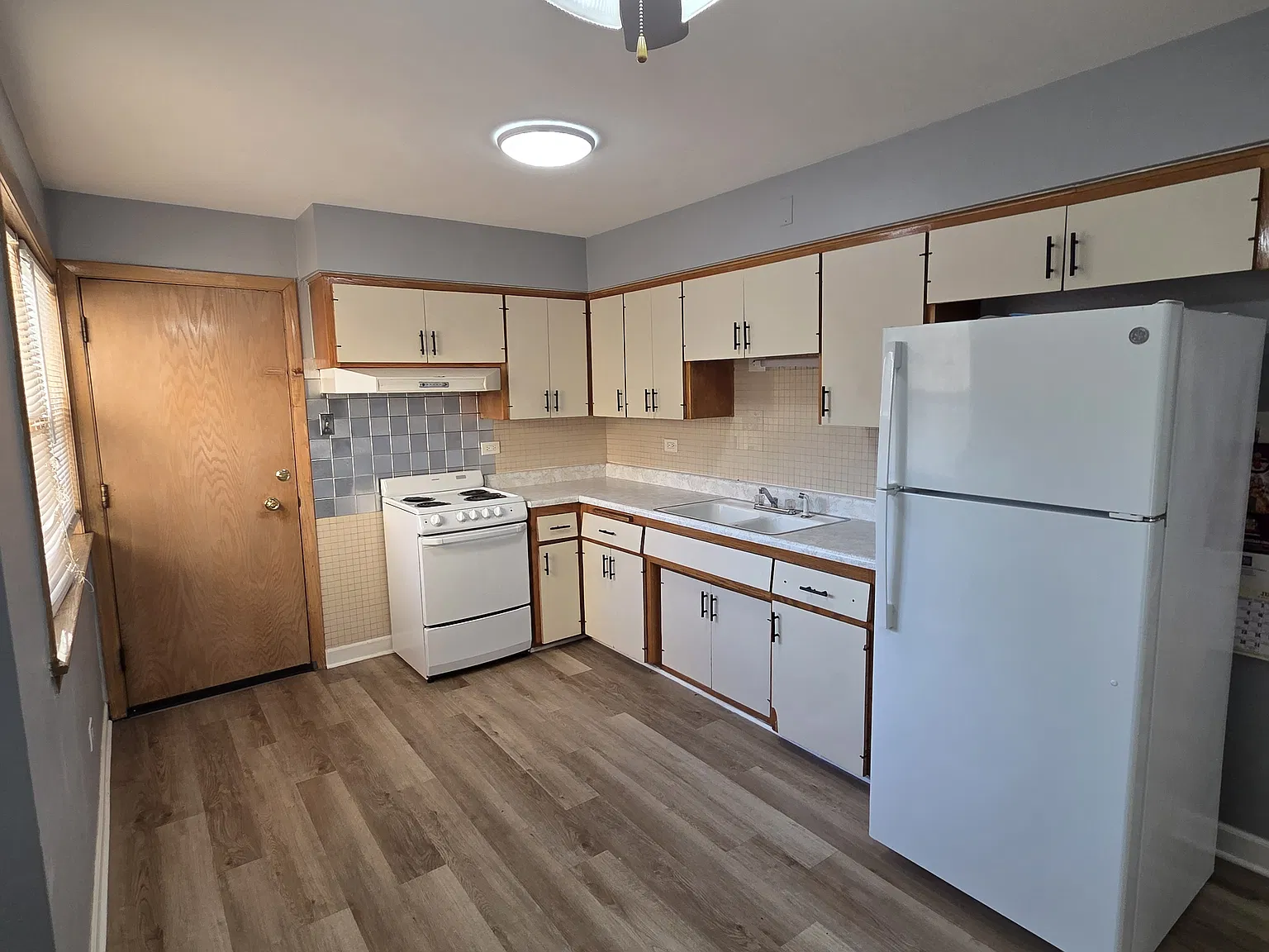 1 bed, 900 sqft, $1,295 — Photo 3