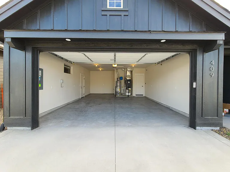 409 S Hamlin Ln — Photo 46