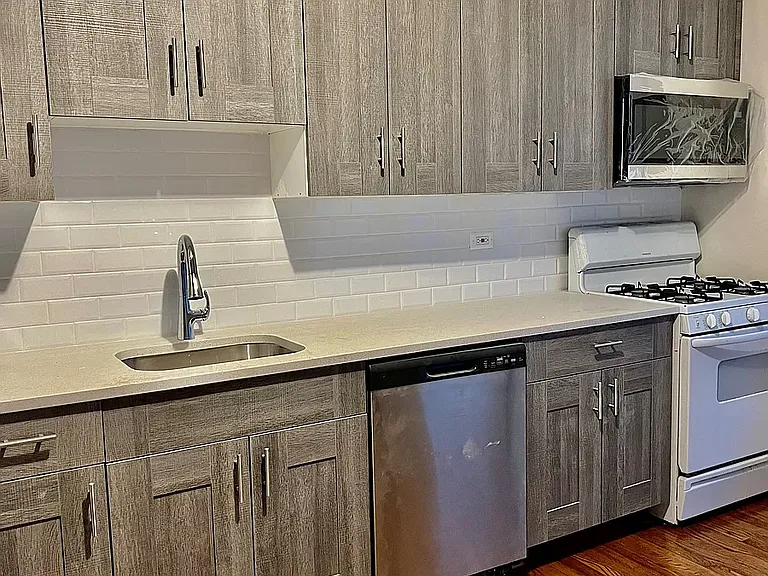 5031 N Harding Ave #1E — Photo 3