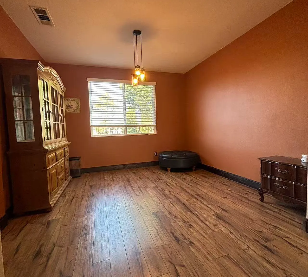 4 bed, 2.5 bath, 2255 sqft, $3,200 — Photo 4