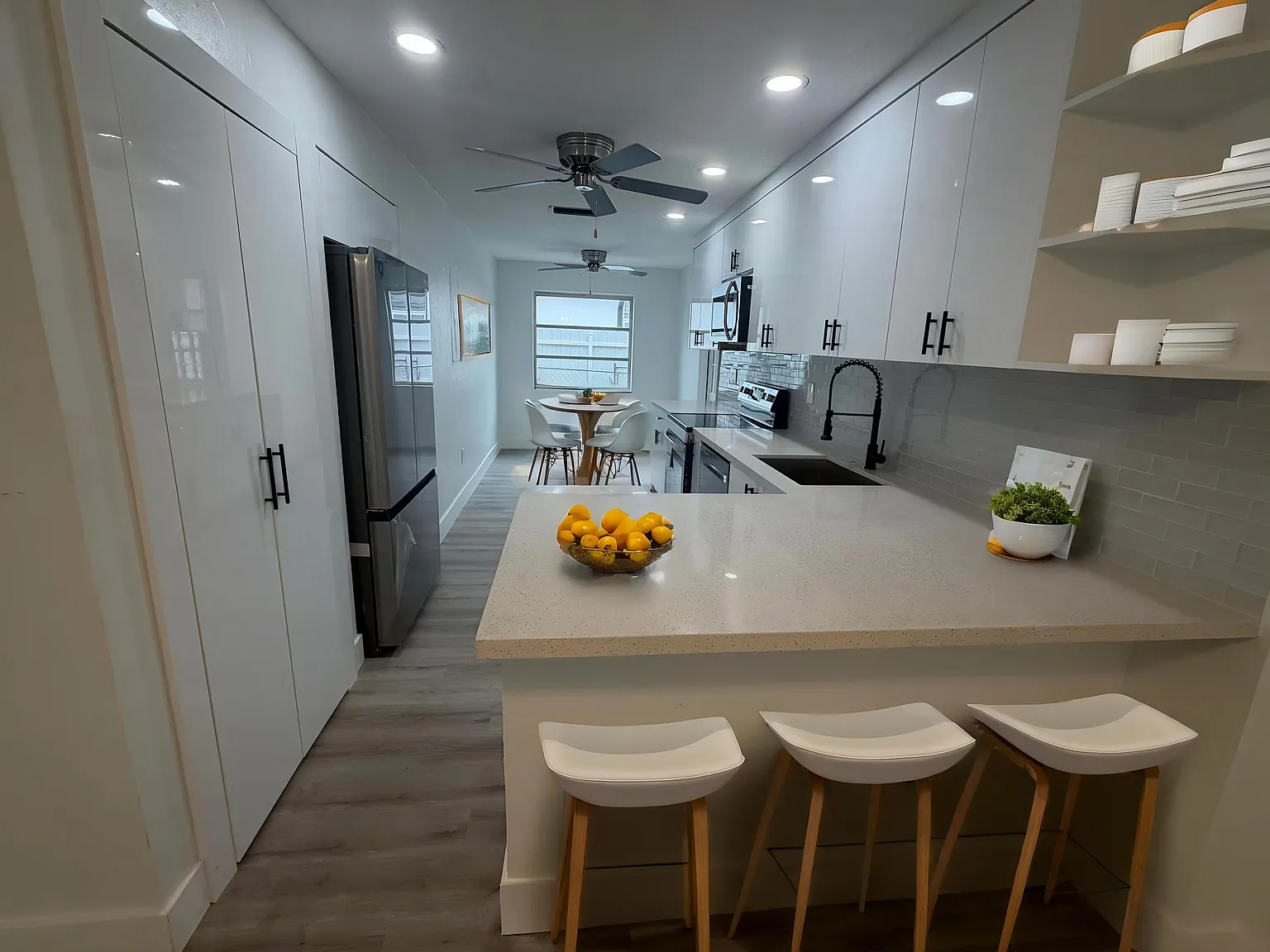 3 bed, 2.0 bath, 1438 sqft, $3,000 — Photo 4