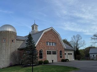 331 Valley Rd, Niskayuna, NY 12309