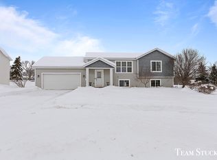 2987 Park North Dr, Jenison, MI 49428