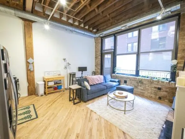 226 N Clinton St APT 214, Chicago, IL 60661