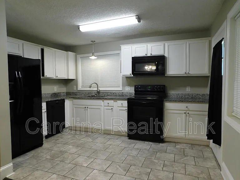 411 Gray Dr — Photo 6