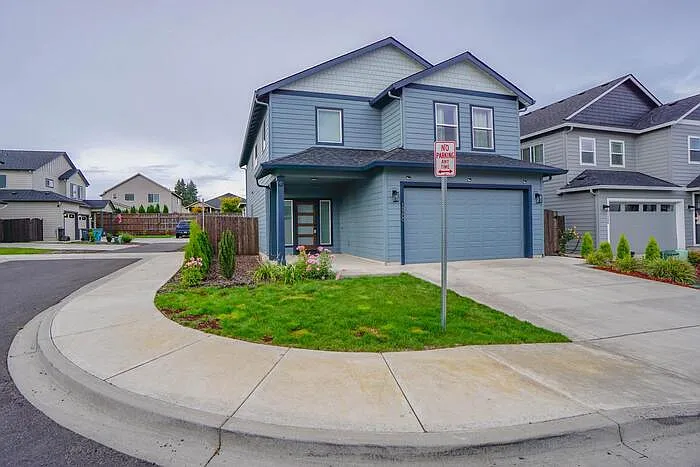 4 bed, 2.5 bath, 2266 sqft, $3,295 — Photo 2