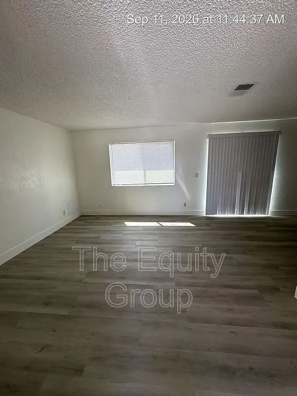 3 bed, 1.0 bath, $1,500 — Photo 2