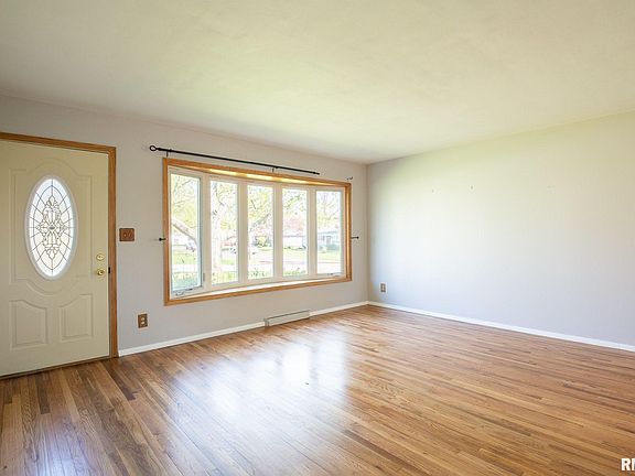 3rd image of 5507 N Plaza Dr