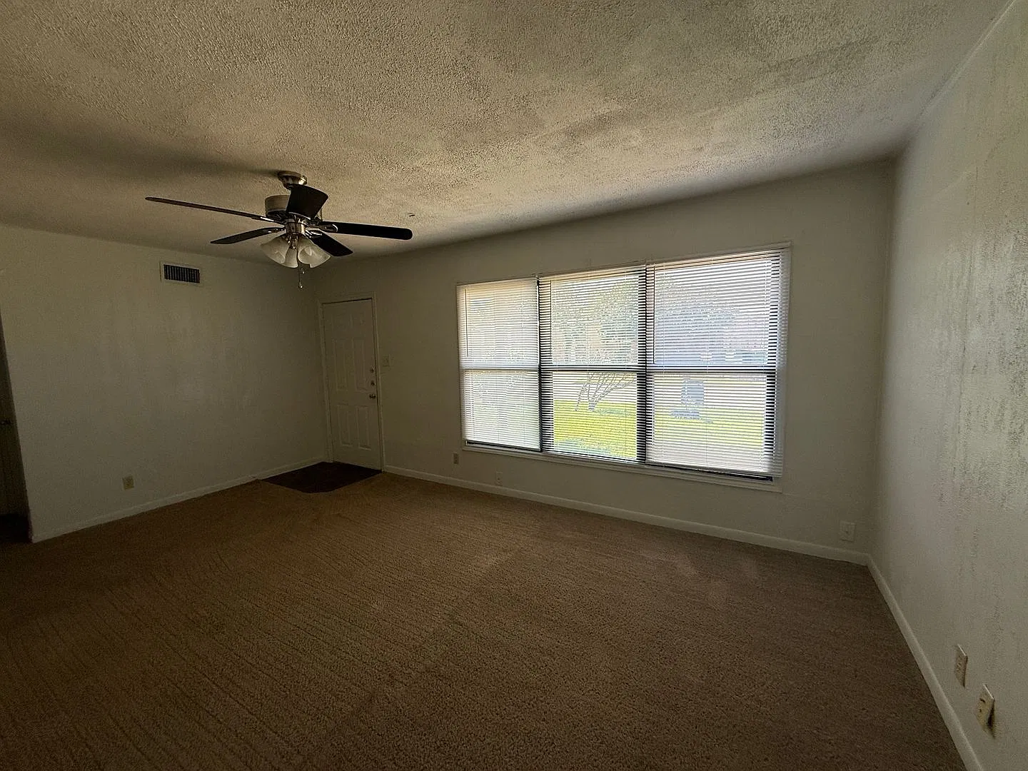 3-Bedroom House for Rent in Killeen — Photo 2
