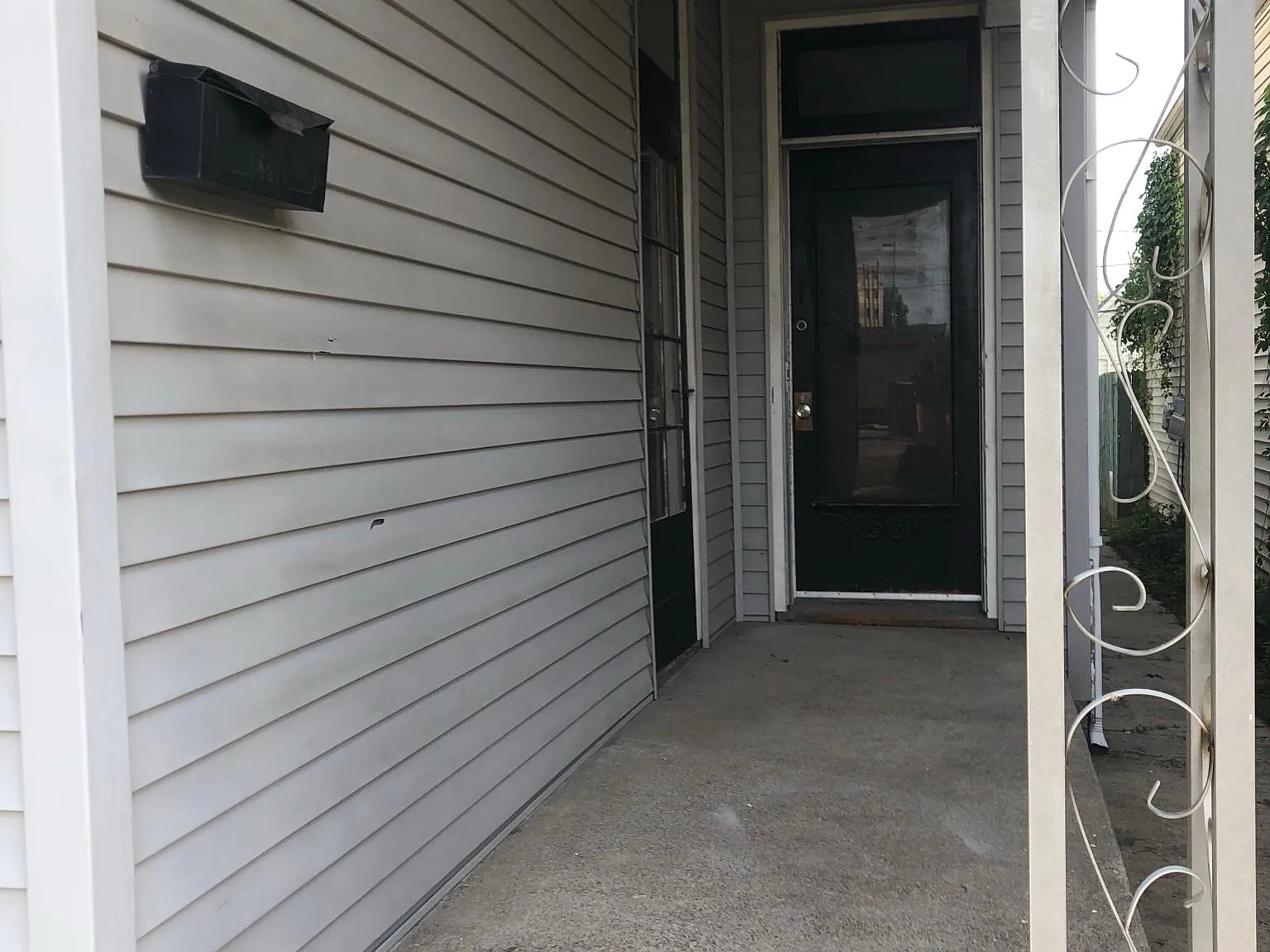 2315 W Delaware St — Photo 2