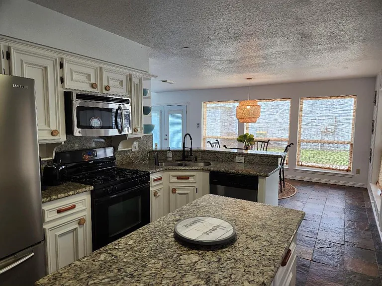 6922 Gentle Breeze Dr — Photo 9