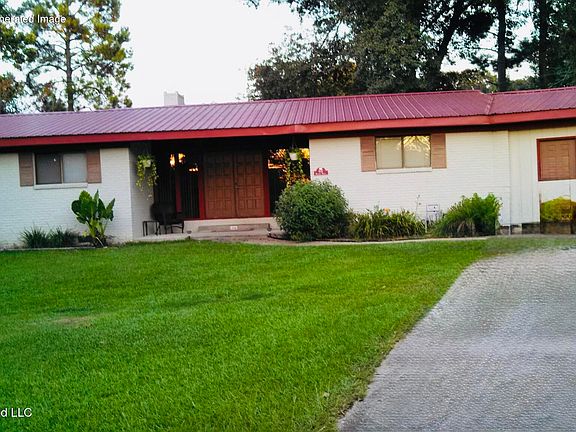 2nd image of 415 Wilson Dr