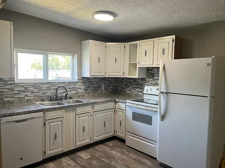 109 1/2 E Main St — Photo 1