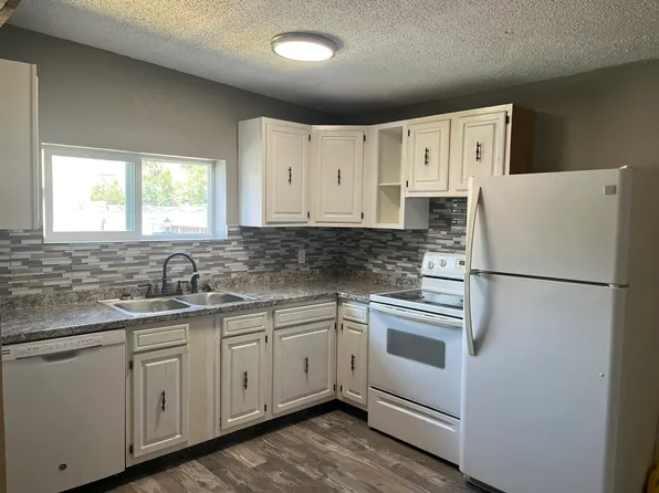 109 1/2 E Main St, Oak Creek, CO 80467