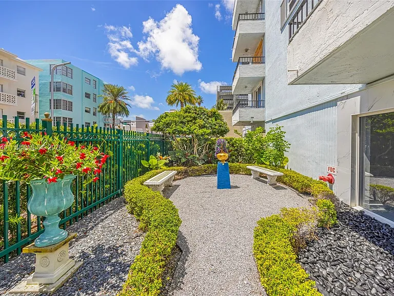 720 Collins Ave #603 — Photo 35
