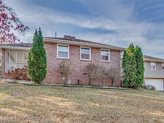 3rd image of 3201 Arcadia Dr