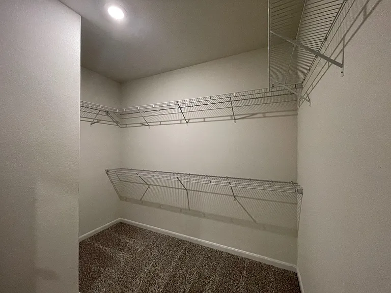 1921 Belmont Ln — Photo 10