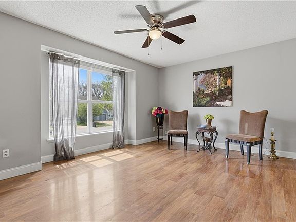 4th image of 200 NE 109th St