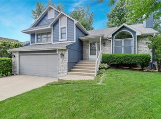 12422 S Acuff Ct, Olathe, KS 66062