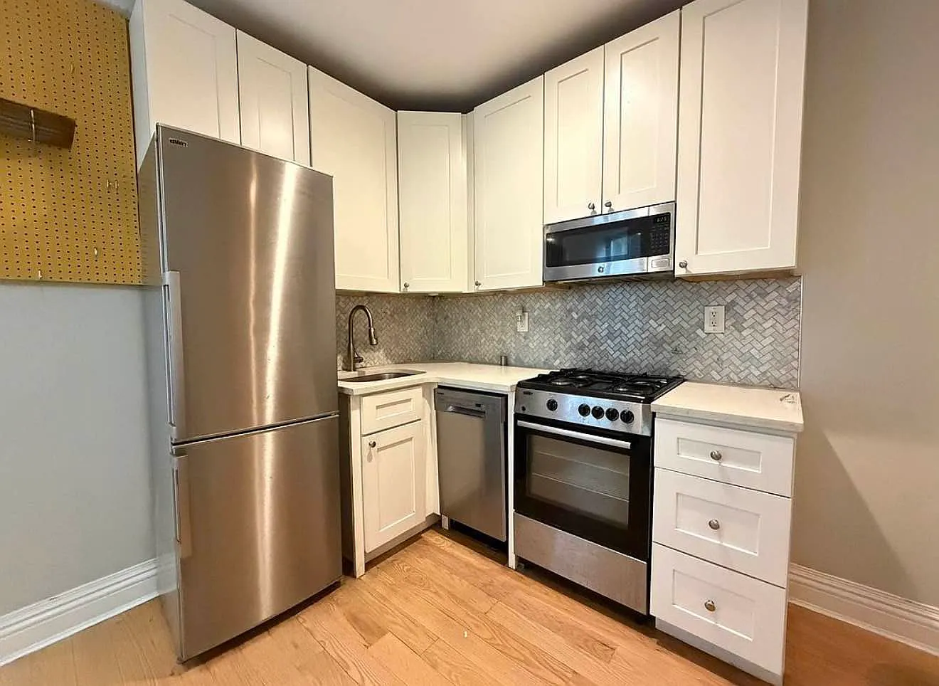 227 Kingsland Avenue — Photo 3