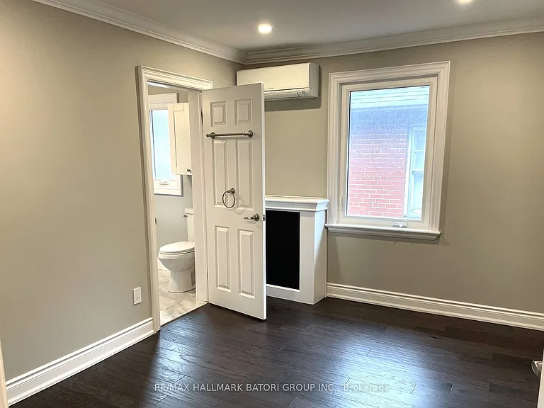 69 Burnaby Blvd #UPPER — Photo 9