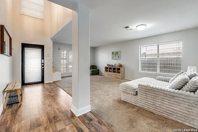 4 bed, 2.5 bath, 2499 sqft, $2,250 — Photo 4