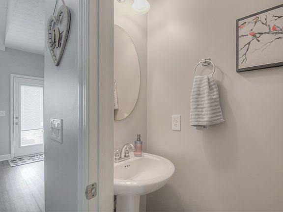 5th image of 511 McGrath Dr