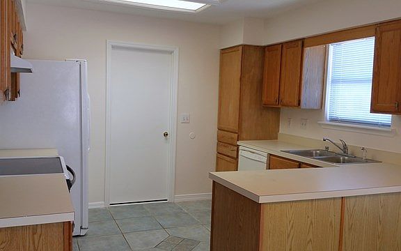 5th image of 101 Millers Trace Dr