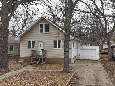 917 4th Ave NW, Minot, ND, 58703