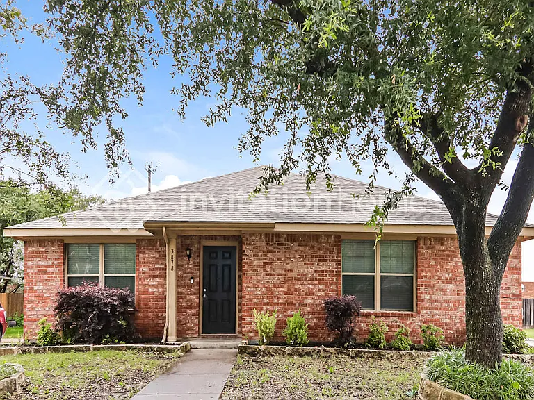 3878 Pinebluff Ln — Photo 1