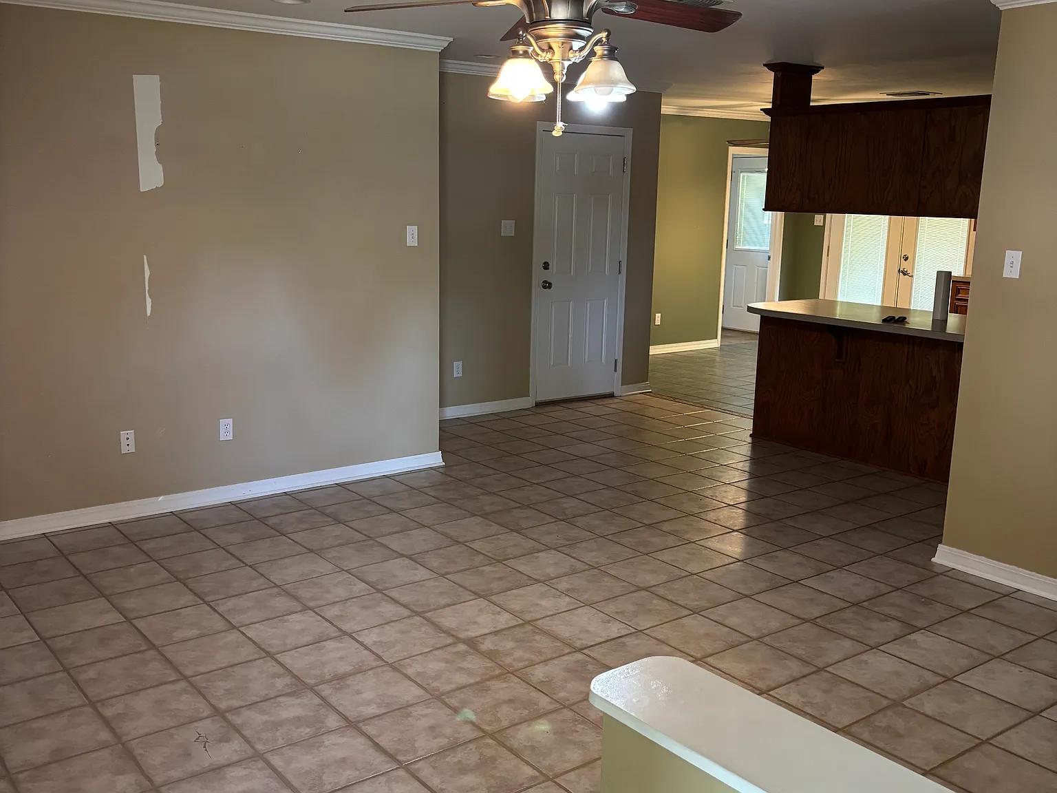 3 bed, 1.5 bath, 1500 sqft, $1,700 — Photo 3