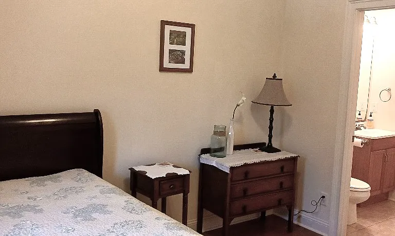 305 E Duffy St #B — Photo 10