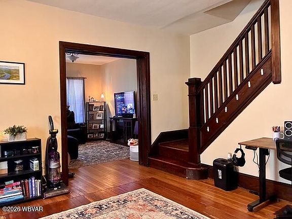 5th image of 842 High St