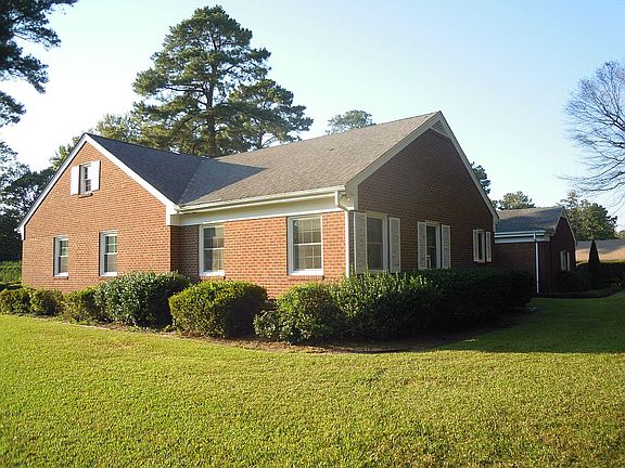3rd image of 1903 Cambridge Dr